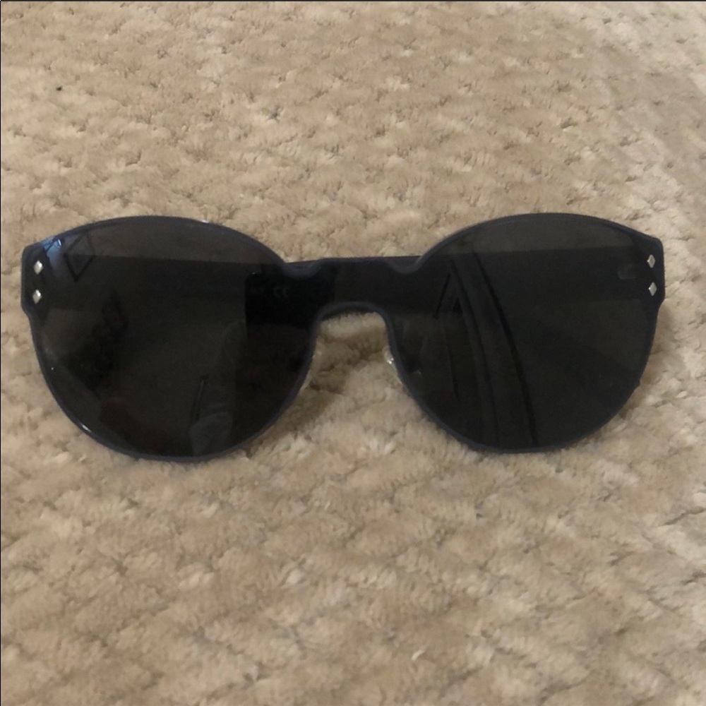 ⭐️🌴Moncler w Case Sunglasses